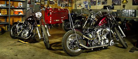 des motorcycle dealer.